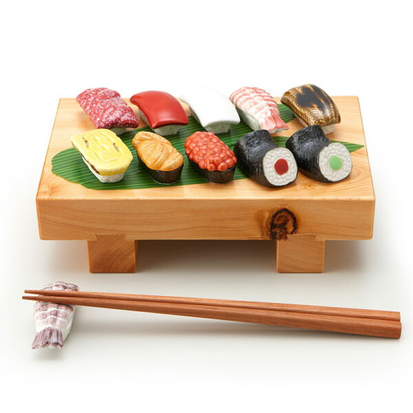 60b799d8-ca23-491e-99be-53579bb9bfdc 日本 美濃燒 壽司造型筷架(共兩款)