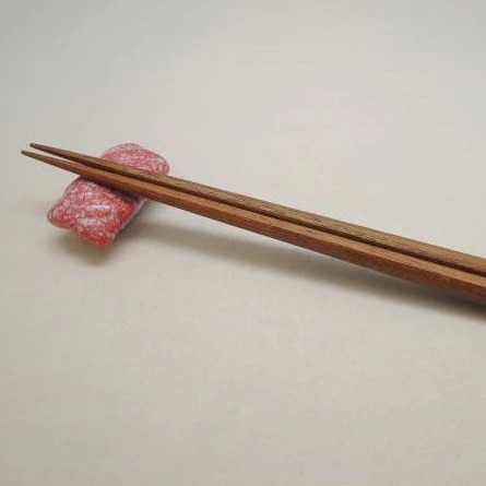 tw-11134207-7r98u-lu5xrinaierx8a 日本 美濃燒 壽司造型筷架(共兩款)
